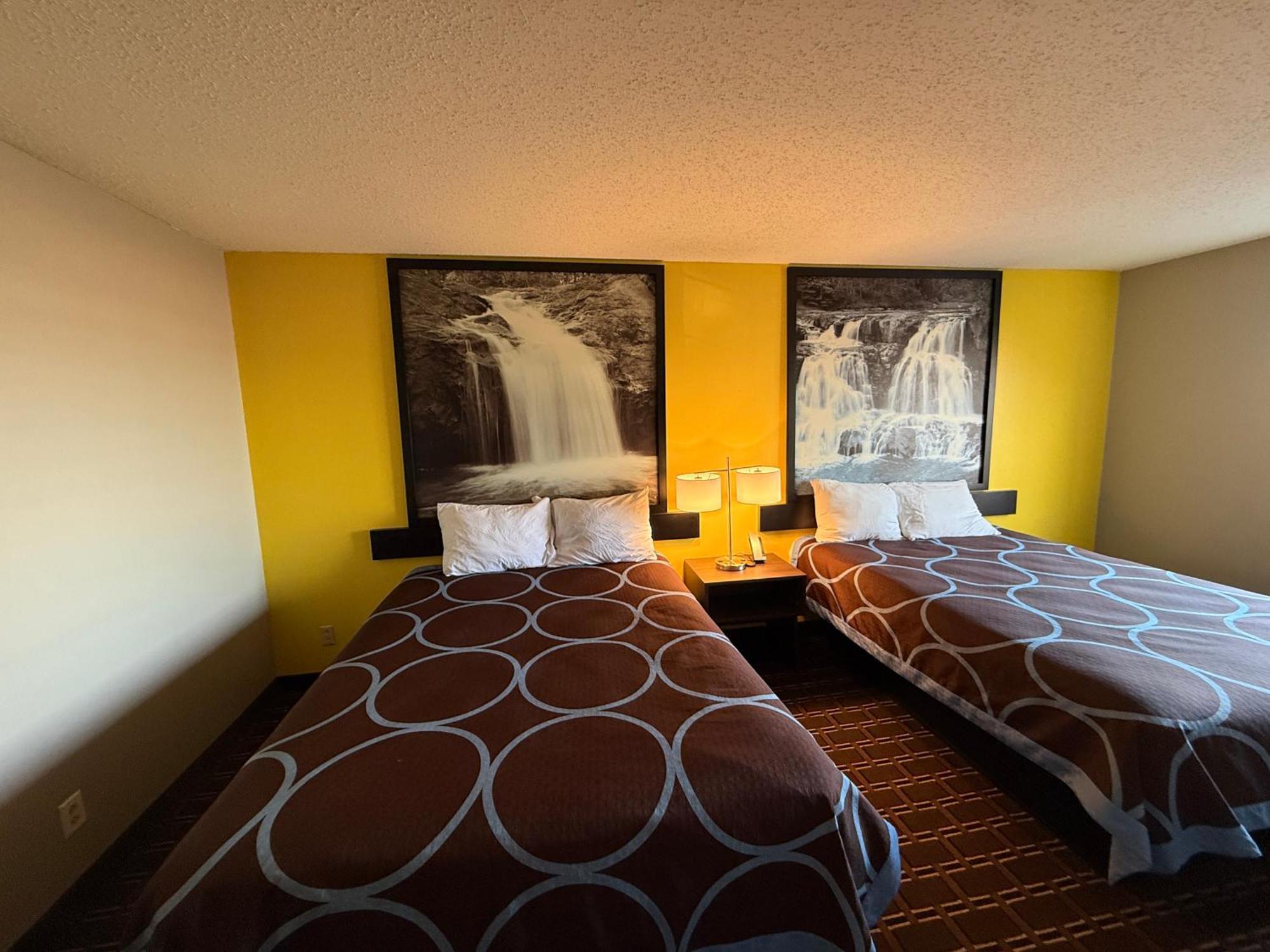Hotel Super 8 By Wyndham Reedsburg Exterior foto